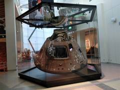 Hexagonale Vitrine für Apollo Soyuz Kapsel