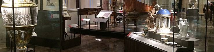 94 HAHN Vitrinen verschiedener Typen für 7 Galerien Europa 1600 bis 1815