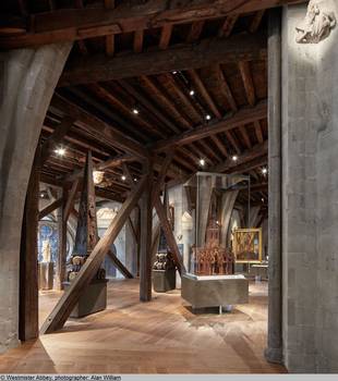 Freistehende Vitrine