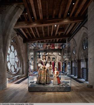 Freistehende Vitrine